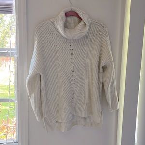 White long sleeve knitted sweater perfect for the upcoming fall season.